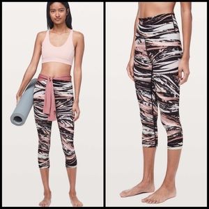 Lululemon Wunder Under Luxtreme Leggings in Splash, Hi Rise, Cropped, Size 4